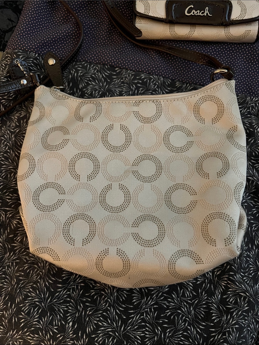 Coach Ashley Dotted Op Art Swingpack — F48048 - Picture 2 of 9